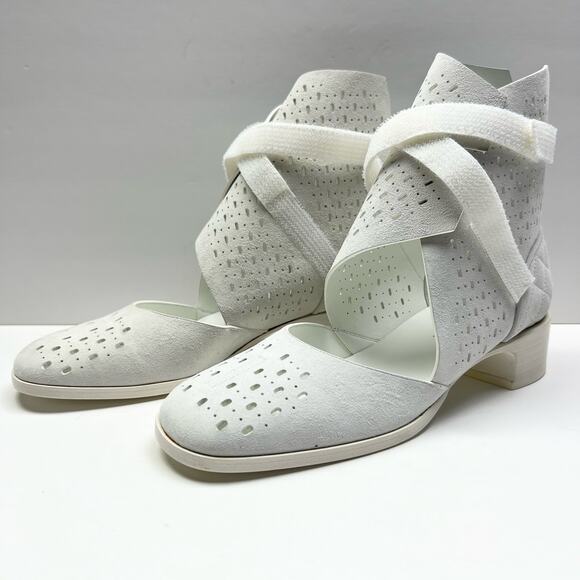 CHANEL Interlocking CC Logo Perforated Ankle Suede Boots EU 40 US 10 White Heels - Picture 5 of 13